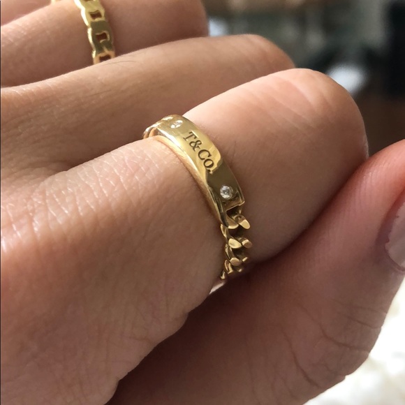 18k Gold Tiffany and Co Ring - Picture 3 of 8